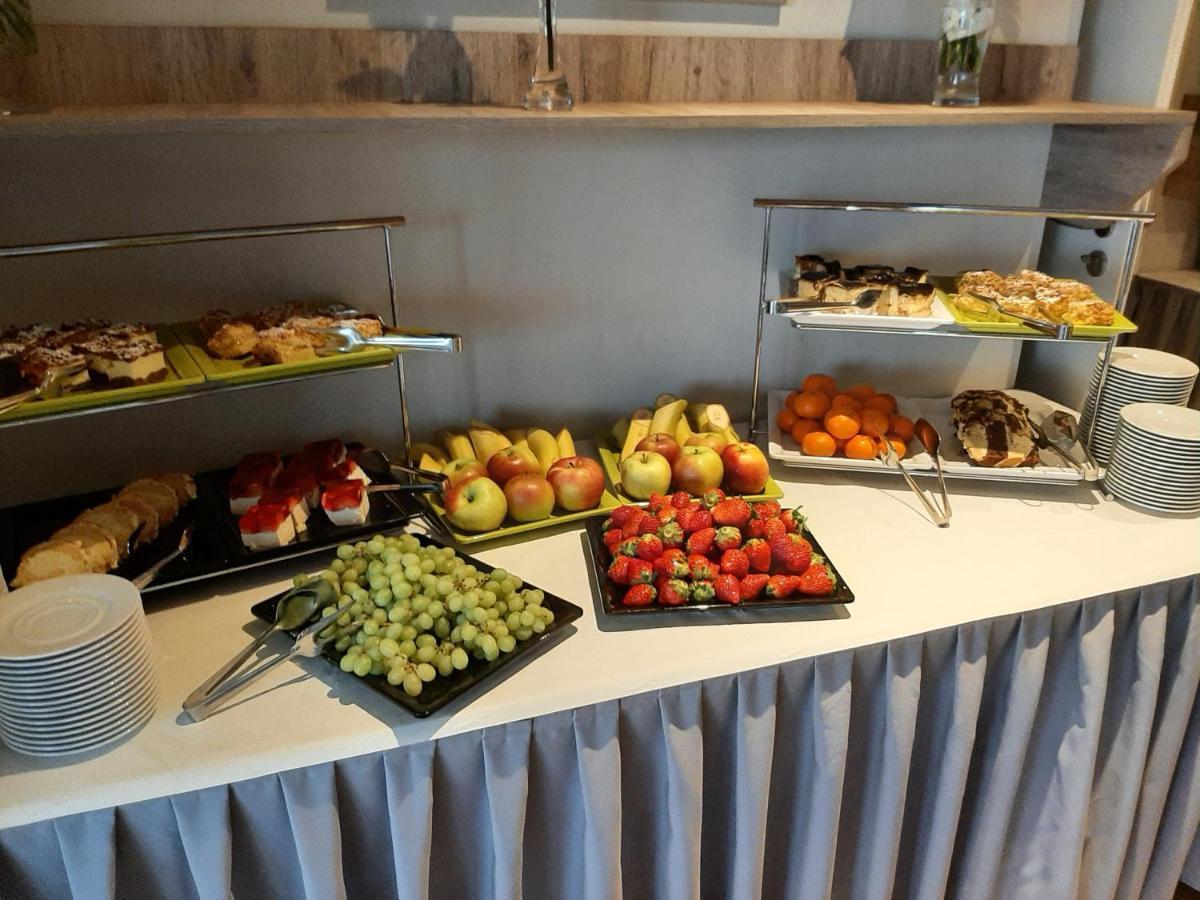 Pensjonat EDANA Ustronie Morskie Eksteriør bilde